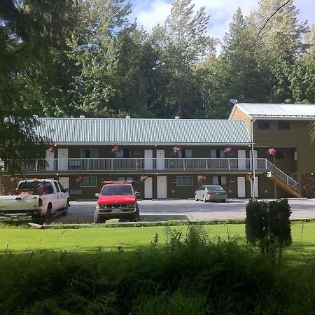The Hitching Post Motel Pemberton Eksteriør billede