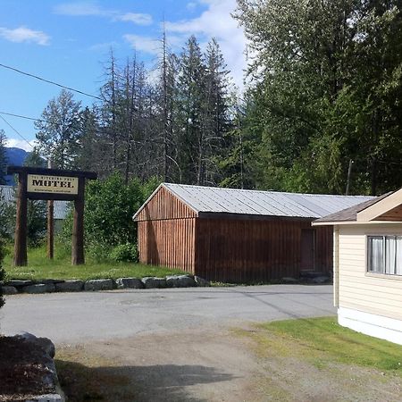 The Hitching Post Motel Pemberton Eksteriør billede