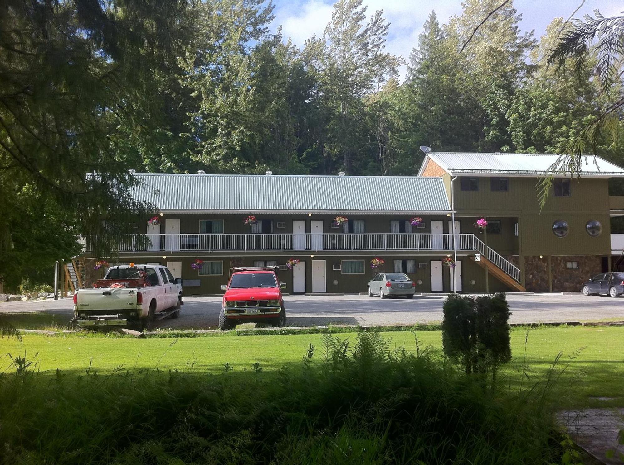 The Hitching Post Motel Pemberton Eksteriør billede