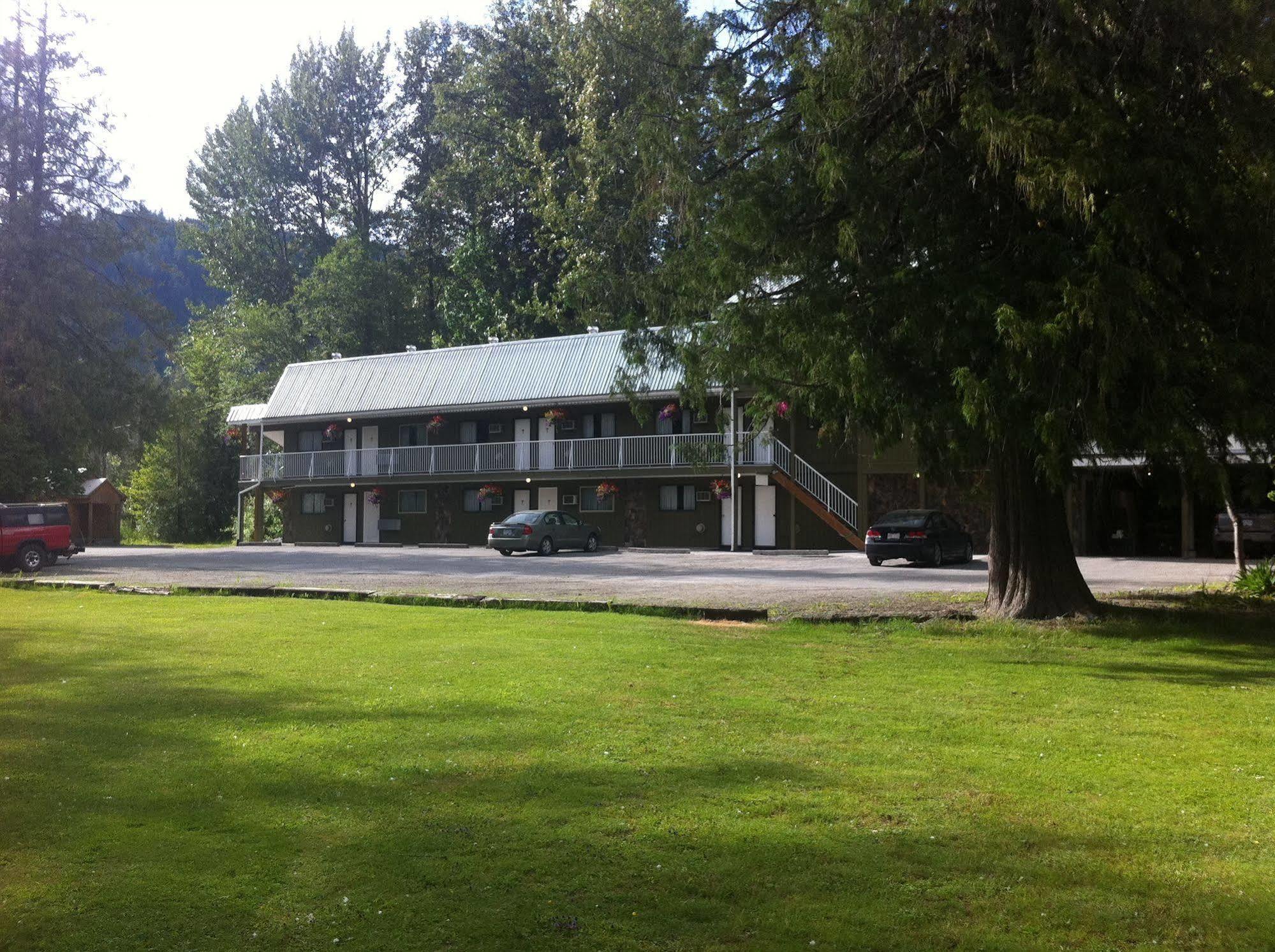 The Hitching Post Motel Pemberton Eksteriør billede
