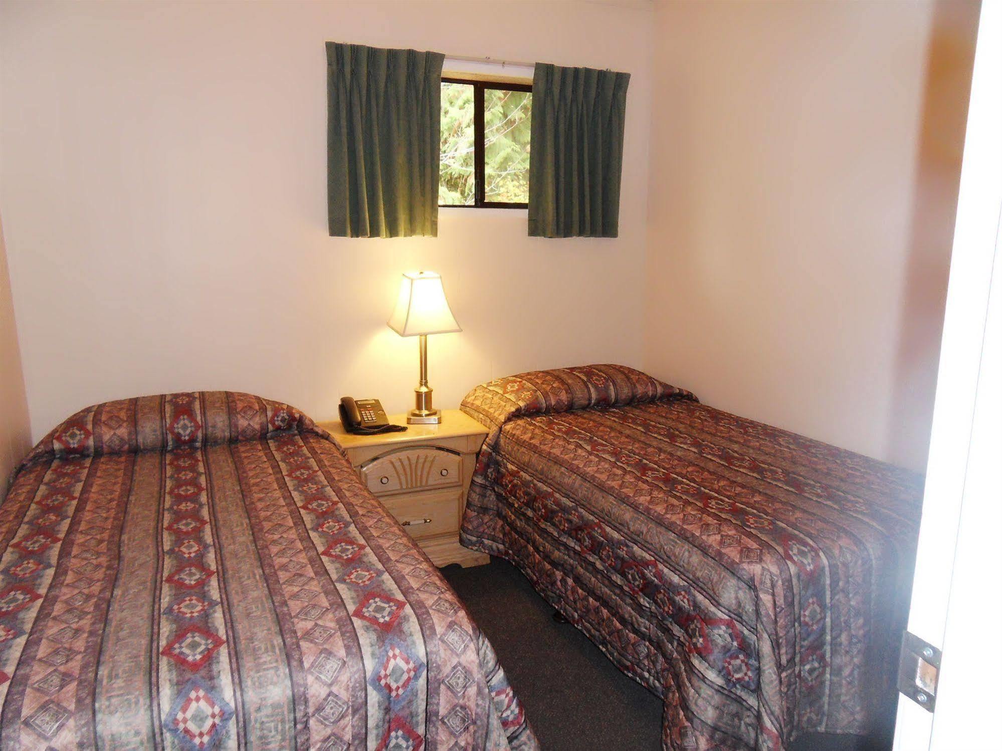 The Hitching Post Motel Pemberton Eksteriør billede
