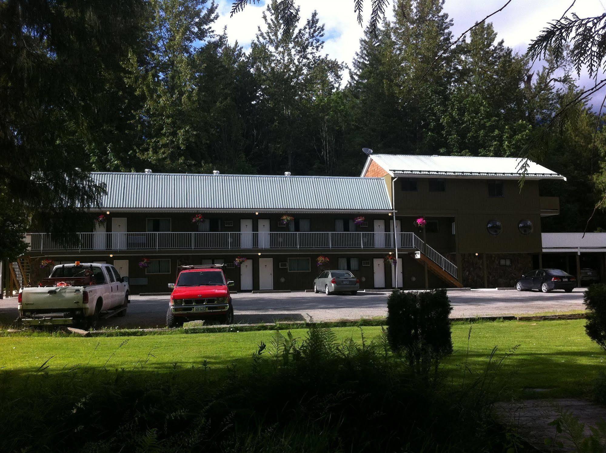 The Hitching Post Motel Pemberton Eksteriør billede