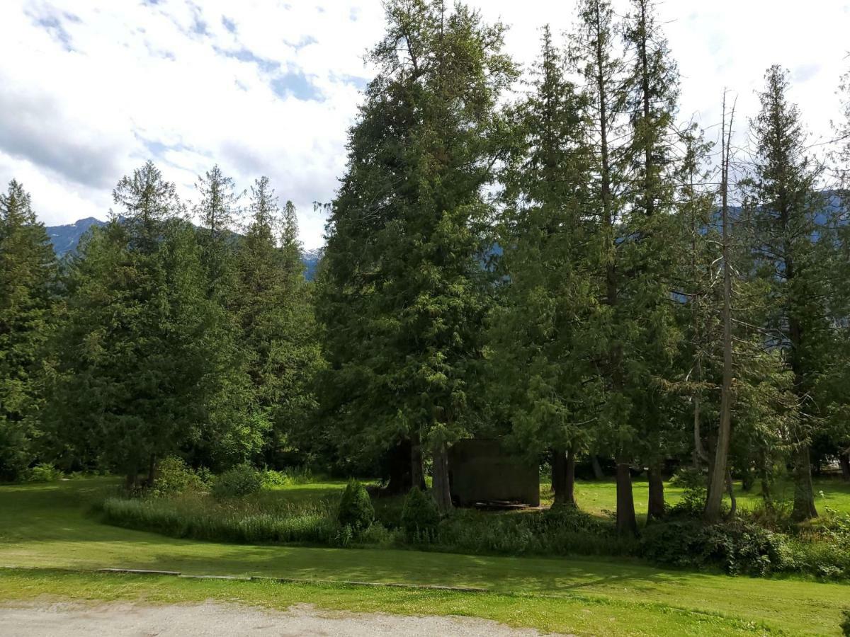 The Hitching Post Motel Pemberton Eksteriør billede