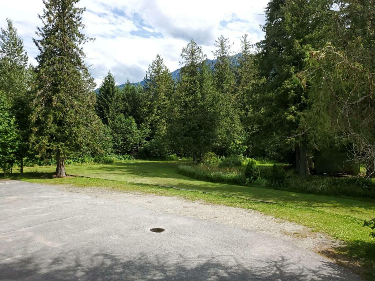 The Hitching Post Motel Pemberton Eksteriør billede